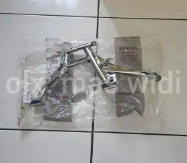 STANDAR TENGAH BEAT FI CHROME 50500-KZL-930