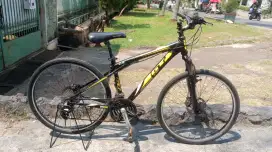 Sepeda gunung GT avalanhce 2,0 USA Frame alumunium ban 26