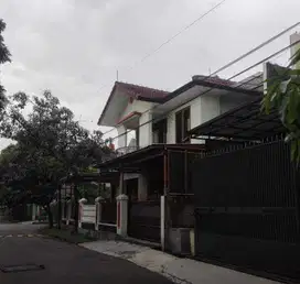 Rumah LELANG siap huni murah 2 lantai strategis di Jl. Senam Indah II,