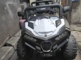 DIJUAL MAINAN MOBIL ANAK JEEP AKI TIPE UTX PMB M-8788 SNI (BISA NEGO)