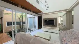 DI JUAL RUMAH MEWAH DADALI 2 LANTAI JARANG ADA ROW JALAN LUCAS SEKALI