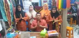 penjahit wanita