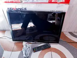 TV LED ADVANCE 22in Digital TV Tanpa STB Mulus Seperti baru