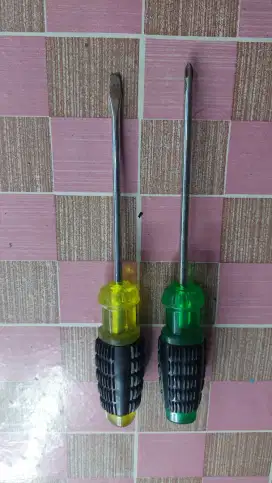 Tekiro Obeng Gagang Karet Plus Minus 6 x 200mm Original