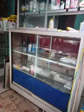 Jual etalase bekas jualan kosmetik