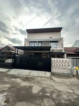 Dijual Rumah Minimalis Modern di Taman Kopo Indah Bandung
