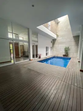 Rumah Lux Minimalis Ada Pool di Mainroad Setraduta Grande