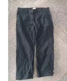 Celana jeans hitam size 34 kd robek
