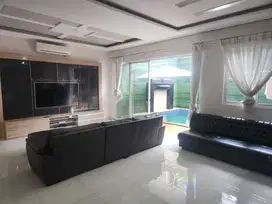 Disewa Rumah Terdapat Kolam Renang di Cluster Palm Spring, JGC, Jakart
