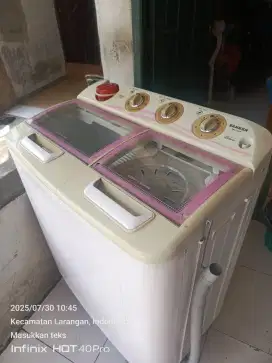 Mesin cuci merek SANKEN 10kg normal Joss tinggal pake bosku..