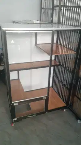 Kandang kucing tingkat