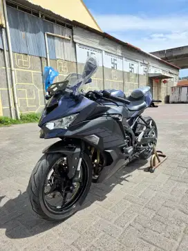 Kawasaki ZX25R ABS SE Grey 2024 reg 2025
