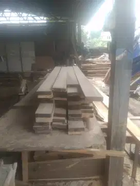 Finishing kayu baru atau service