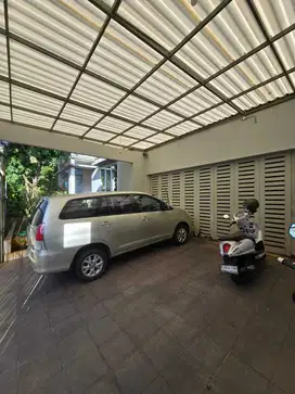 Rumah modern tropis di kayu putih jakarta timur