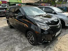 Pria Kerja Di Sorum Mobil