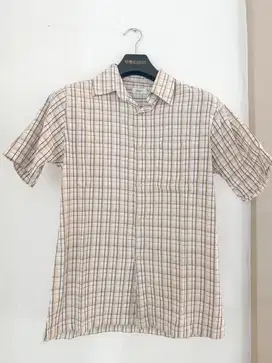 Dijualnkemeja lengan pendek