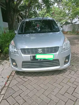 Mobil Ertiga GL 2012 Manual warna silverr