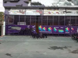 Bangunan Usaha dan Rumah di Raya Penjaringan Sari, NOL JALAN
