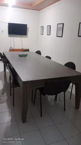 Kursi dan meja kantor