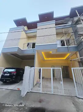 Rumah siap huni di harapan indah bekasi