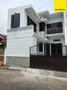 Dijual Rumah 2 lantai di Griya Asri Pakuwon City Surabaya