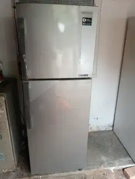 Kulkas 2 pintu merk Samsung