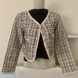 Blazer hitam putih