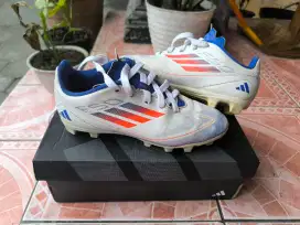 Sepatu Bola Anak Adidas F50 Club FxG J Ori