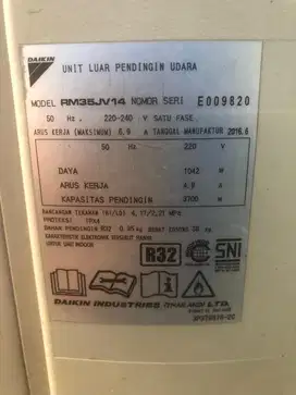 Jual ac Daikin 1 setengah pk masih terpasang edisi mau ganti baru
