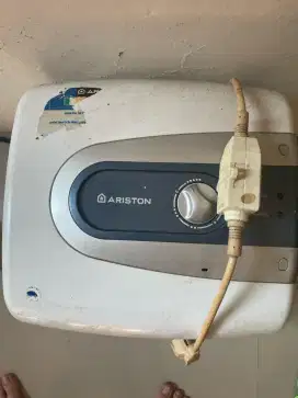 Water heater pemanas air kamar mandi ARISTON Listrik 15L