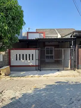 Rumah siap huni, Renovasi, 1 Lantai, Barat daya, di Perum Poris Reside