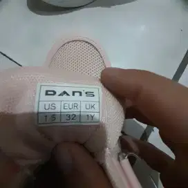 Sepatu pink second
