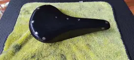 Saddle brooks B17