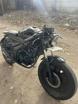 Motor custom Caferacer basic CB150R tahun 2013 fuel injection