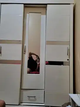 Lemari Kayu 3 Pintu