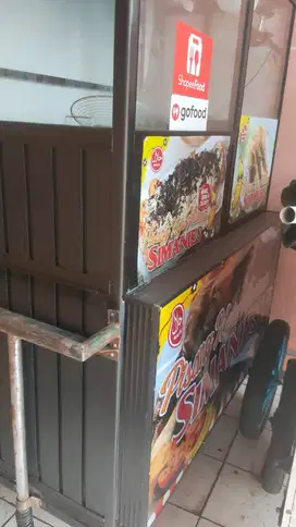 Jual gerobak full besi stainless dan kaca, pemakaian baru 2 bulanan