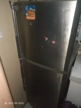 Kulkas 2 pintu merk Sharp