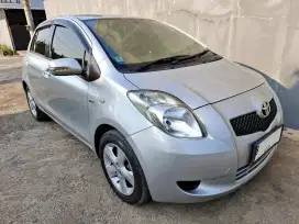 Toyota yaris E matic silver bagus