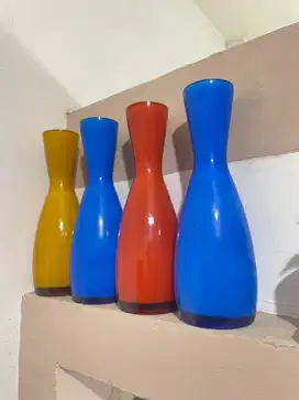 Vas bunga kaca warna warni