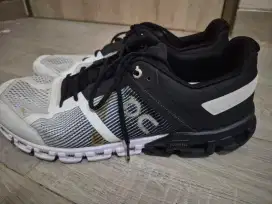 Sepatu OC / On Cloud Original