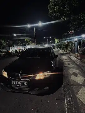 mobil bmw e90 2008