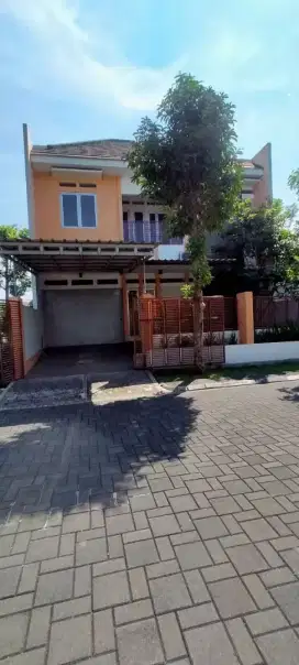 Rumah bagus  bisa mess dan kantor di cluster Batununggal indah