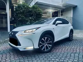 Lexus NX200T putih