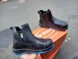 Sepatu safety dr.osha ori size 42 dan 43