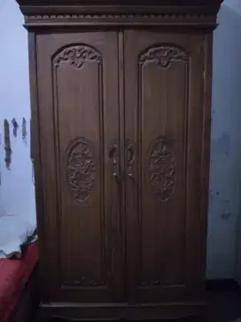 Lemari Jati Tua