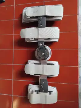 Knee brace (deker lutut)