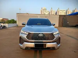 Toyota Kijang Zenix 2.0 V Bensin AT Silver 2023 Km.34rb Tangan Satu