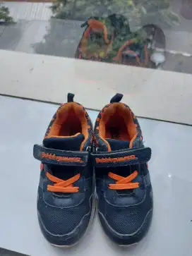 Sepatu bekas anka dna dewasa