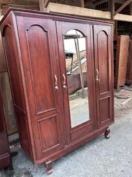 Lemari lawasan 3 pintu full jati tua