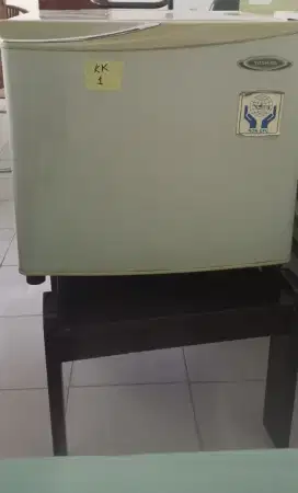 Kulkas mini toshiba normal jaya
